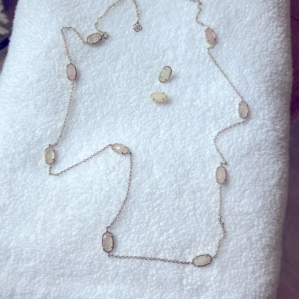 Kendra Scott necklace and earrings